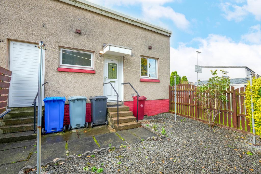 13, Appledore Crescent, Bothwell, G71 1 bed semidetached bungalow for