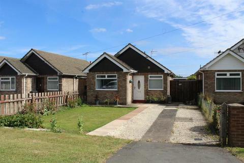 2 bedroom bungalow for sale - Sea Road, Chapel St. Leonards, Skegness, Lincolnshire, PE24 5SA