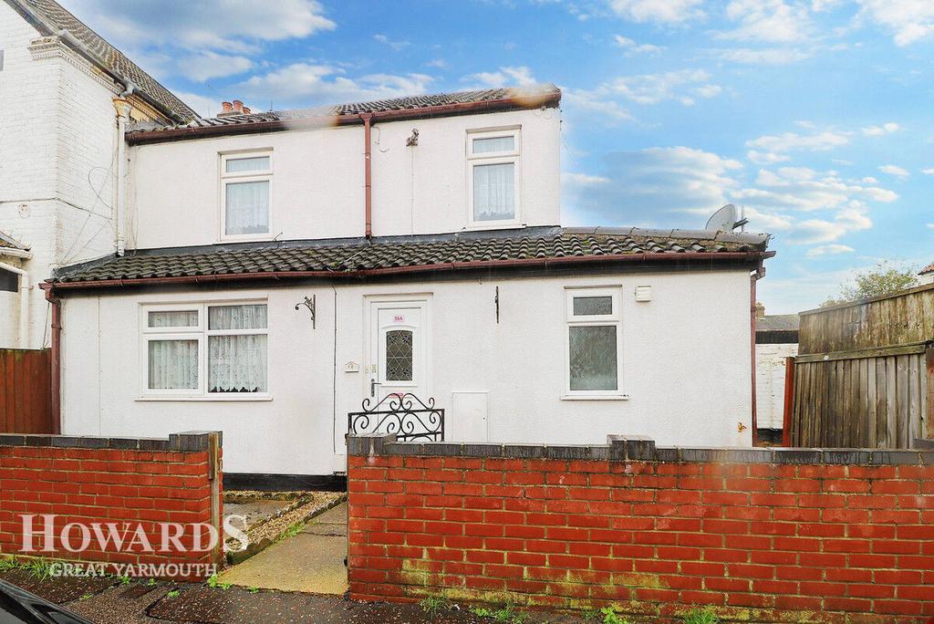 Albany Road, Great Yarmouth 2 bed end of terrace house £120,000