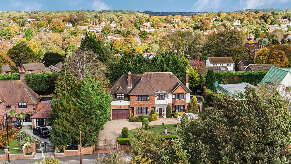 Purley Downs Road, Sanderstead, South Croydon, CR2 5 bed detached house