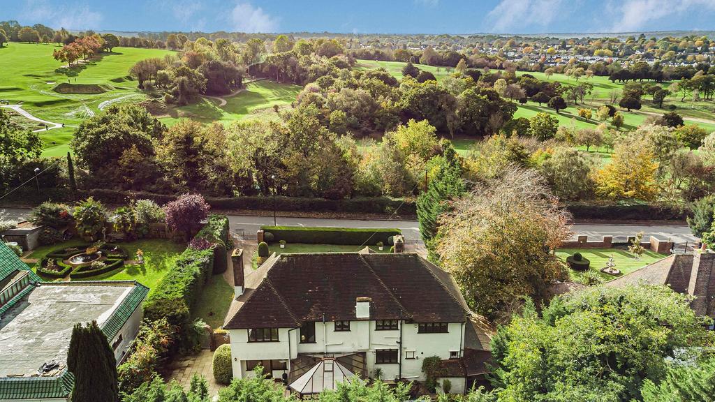Purley Downs Road, Sanderstead, South Croydon, CR2 5 bed detached house