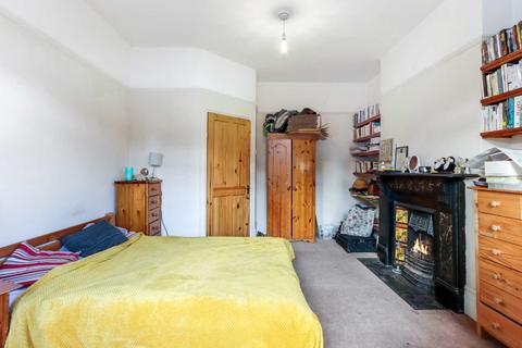 2 bedroom flat for sale, The Limes Avenue, London