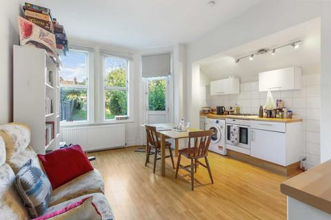 2 bedroom flat for sale, The Limes Avenue, London