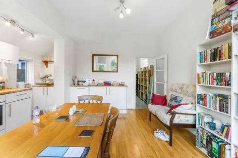 2 bedroom flat for sale, The Limes Avenue, London