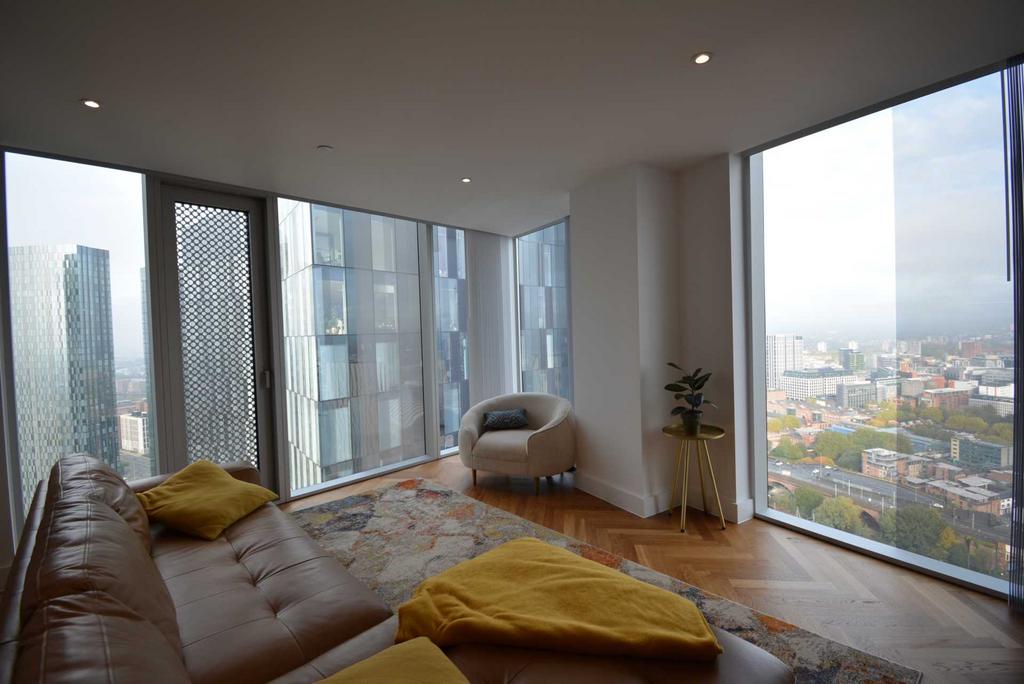 Deansgate Square, East Tower 2 bed apartment to rent £2,500 pcm (£577 pw)
