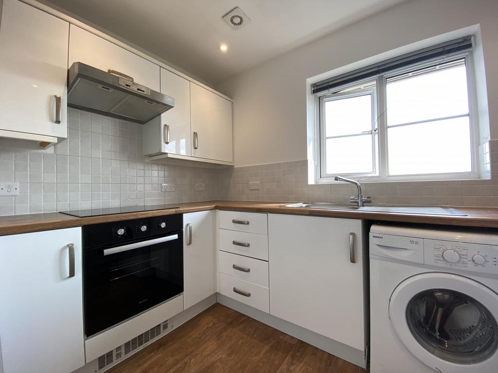 Cravenwood Road, Reddish, Stockport, SK5 2 bed flat £800 pcm (£185 pw)