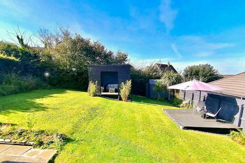 16 Highfield, Northam, Bideford, EX39 1BB