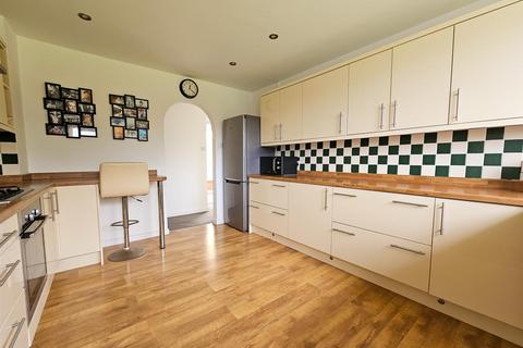 16 Highfield, Northam, Bideford, EX39 1BB
