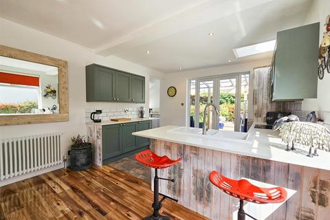 24 Beach Road, Westward Ho, Bideford, EX39 1HQ