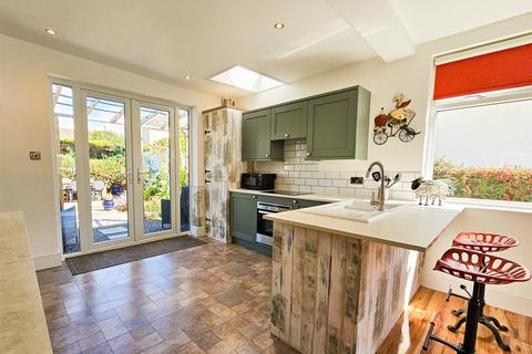 24 Beach Road, Westward Ho, Bideford, EX39 1HQ