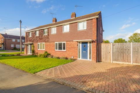 10 Applegarth Avenue, Guildford, GU2 8LZ