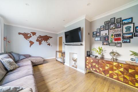 10 Applegarth Avenue, Guildford, GU2 8LZ