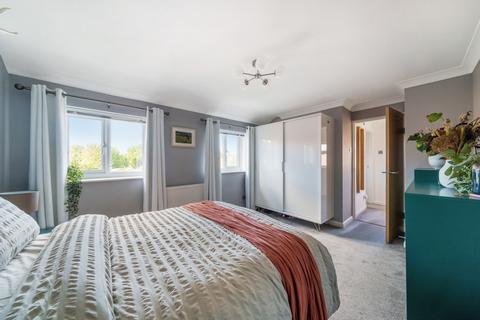 10 Applegarth Avenue, Guildford, GU2 8LZ