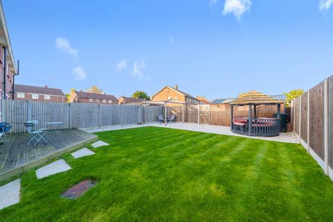 10 Applegarth Avenue, Guildford, GU2 8LZ