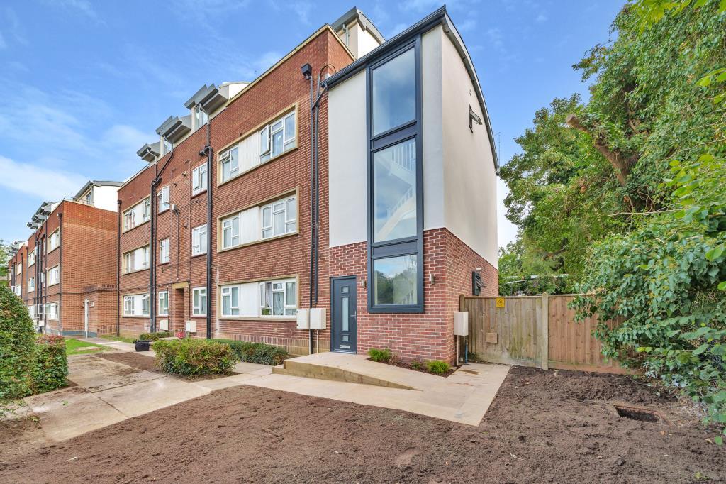 Courtlands, Maidenhead, Courtlands... 1 bed end of terrace house £