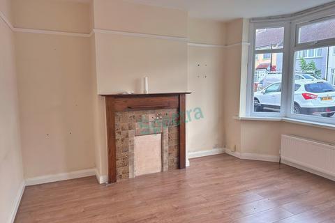 3 bedroom semi-detached house to rent, Shelley Road, Luton, Bedfordshire LU4 0JA