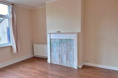 3 bedroom semi-detached house to rent, Shelley Road, Luton, Bedfordshire LU4 0JA