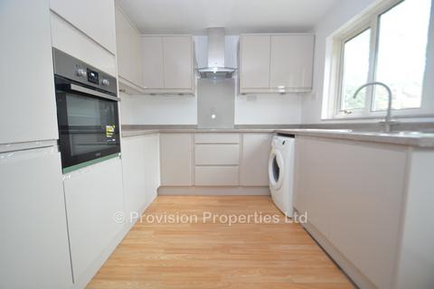 2 bedroom semi-detached house to rent, Well Close Rise, City Centre LS2