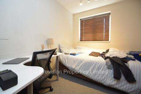 4 bedroom townhouse to rent, Hyde Park Close, Hyde Park LS6