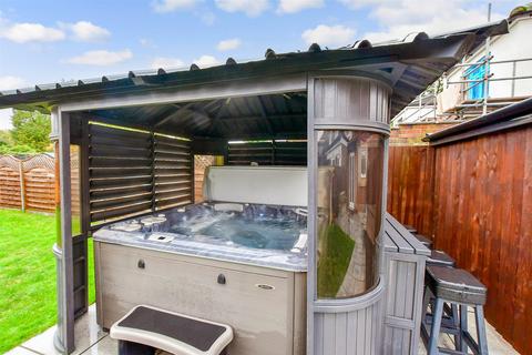 6 Palmar Crescent, Bexleyheath, DA7 4LG
