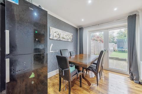 40 Sinclair Way, Dartford, DA2 7JS