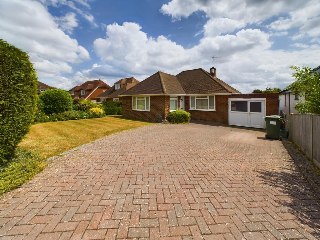 Long Lane, Tilehurst, RG31 3 bed detached bungalow for sale £525,000