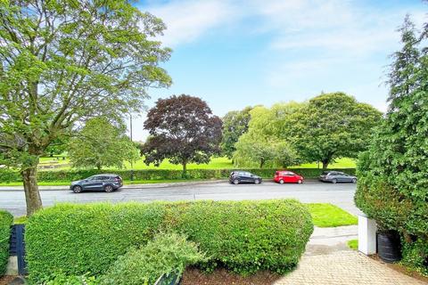 40 Hookstone Road, Harrogate, HG2 8BW