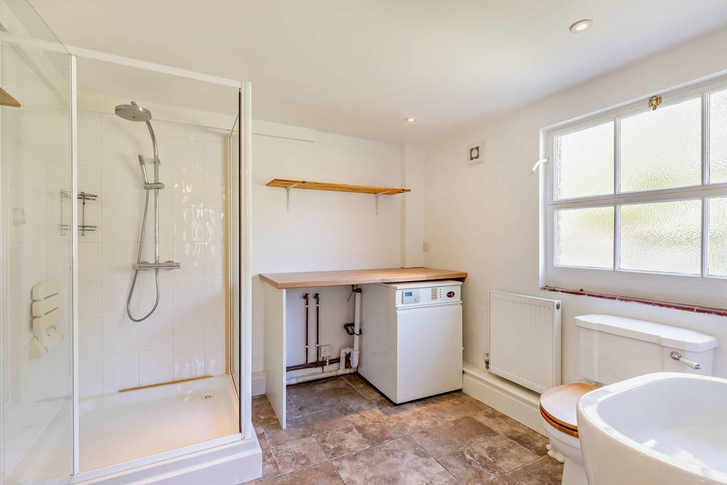 Utility shower room