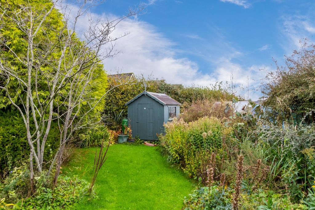 5 Westover Road, Warton, Carnforth, LA5 9QT 3 bed detached house for