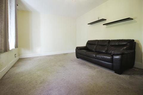 1 bedroom maisonette to rent, Groundwell Road, Swindon SN1