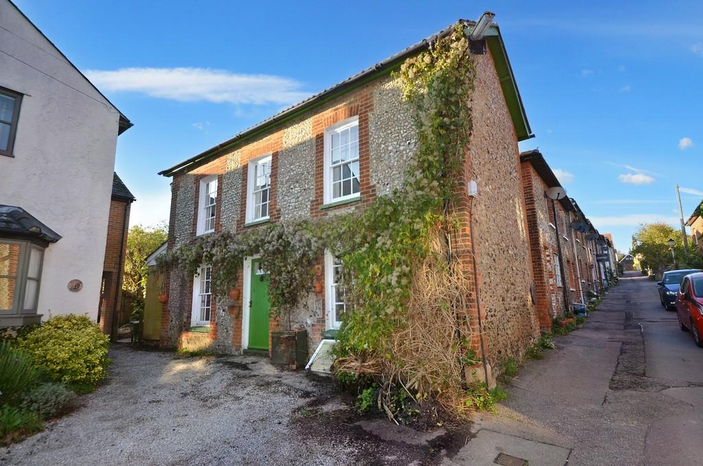 Mill Lane, Saffron Walden 2 bed detached house for sale £300,000