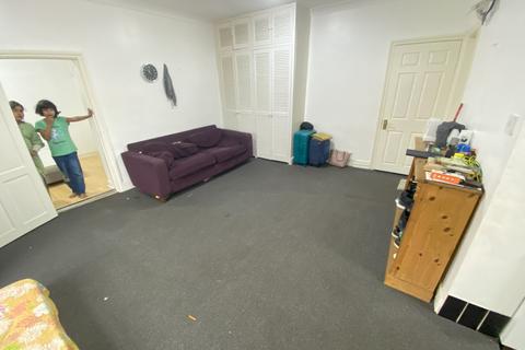 1 bedroom flat to rent, Hanworth Road, FELTHAM, Greater London, TW13