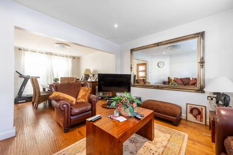 4 bedroom semi-detached house to rent - Dollis Hill Avenue, Gladstone Park, London, NW2