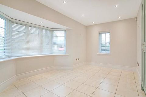 42 Sargent Square, Broadway, WR12 7FE