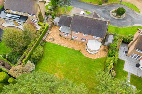 3 Overhill, Warlingham, CR6 9JR
