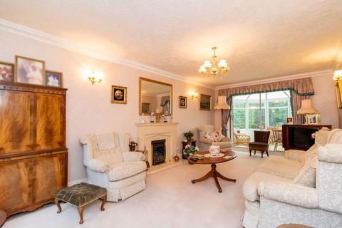3 Overhill, Warlingham, CR6 9JR
