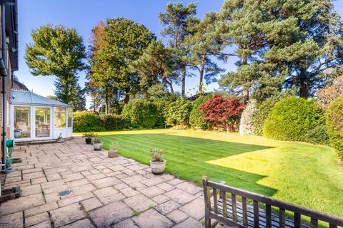 3 Overhill, Warlingham, CR6 9JR