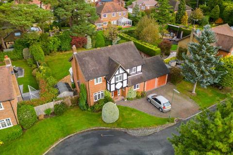 3 Overhill, Warlingham, CR6 9JR