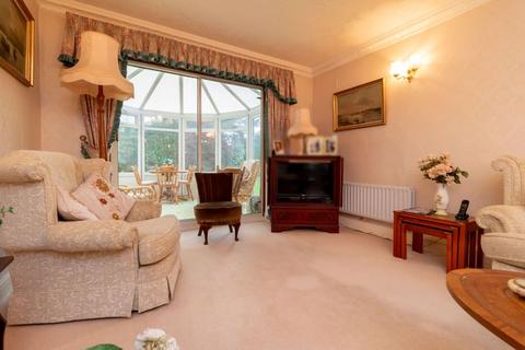 3 Overhill, Warlingham, CR6 9JR