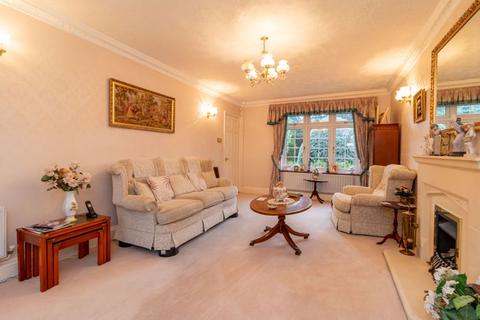 3 Overhill, Warlingham, CR6 9JR