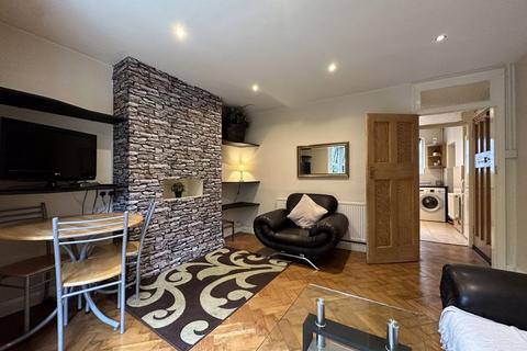 2 bedroom flat for sale, Hale Lane, London