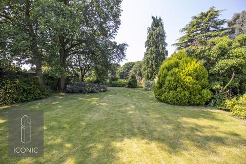 2 bedroom detached bungalow for sale, Drayton High Road, Norwich