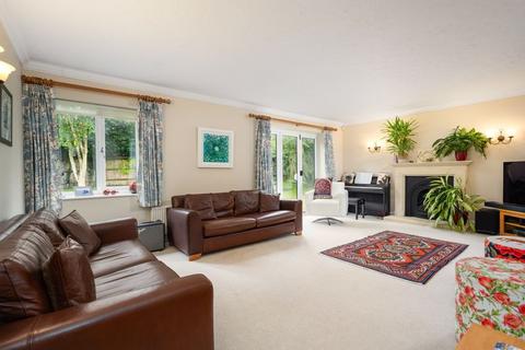 5 Berrington Drive, East Horsley, Leatherhead, KT24 5ST