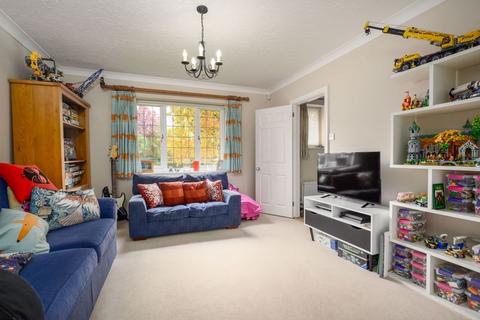 5 Berrington Drive, East Horsley, Leatherhead, KT24 5ST