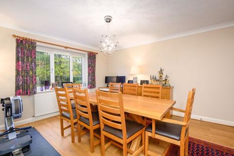 5 Berrington Drive, East Horsley, Leatherhead, KT24 5ST