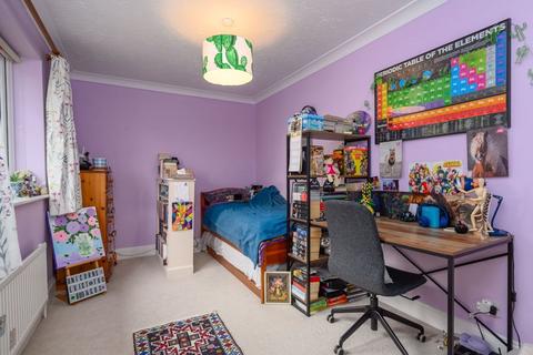 5 Berrington Drive, East Horsley, Leatherhead, KT24 5ST
