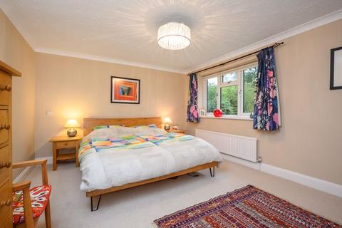 5 Berrington Drive, East Horsley, Leatherhead, KT24 5ST