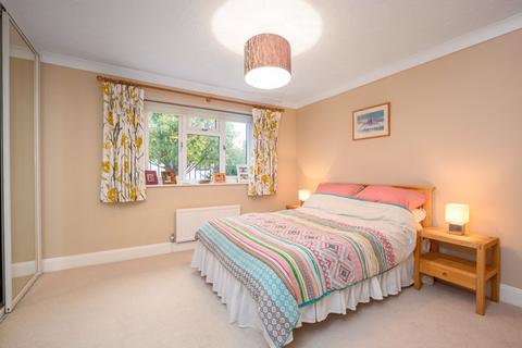 5 Berrington Drive, East Horsley, Leatherhead, KT24 5ST