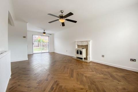 58 Clewley Drive, Wolverhampton, WV9 5LA