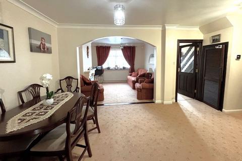 97 Carter Drive, Romford, RM5 2PJ